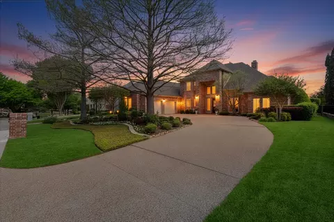 916 Amanda Dr, Mansfield, TX 76063