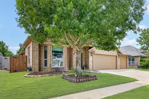 1120 Ponderosa Dr, Aubrey, TX 76227