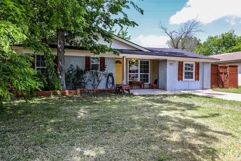 727 Royal Crest Dr, Mesquite, TX 75149
