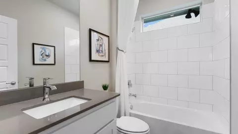 Bath - 748 Soaring Hawk Dr, Fort Worth, TX 76008 photo 2 of 5