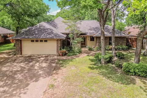 7525 Woodhaven Dr, North Richland Hills, TX 76182