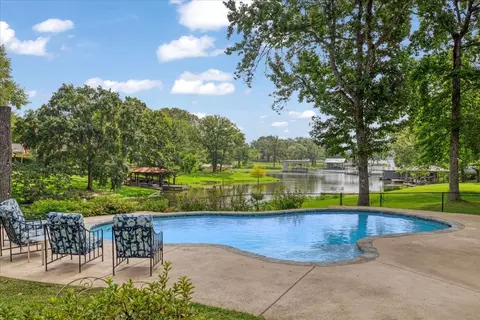 6130 Peninsula Cir, Athens, TX 75752