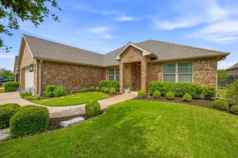 1021 Morningside Dr, Burleson, TX 76028