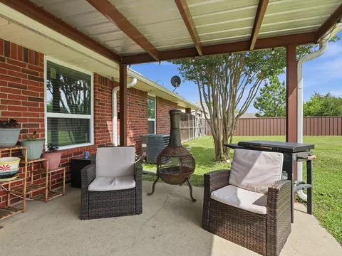 Exterior - 636 Eubank St, Mabank, TX 75147 photo 3 of 6
