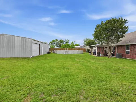 Exterior - 636 Eubank St, Mabank, TX 75147 photo 5 of 6