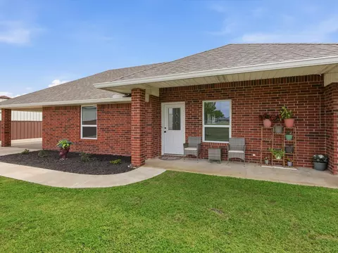 Exterior - 636 Eubank St, Mabank, TX 75147 photo 1 of 6