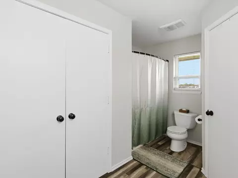 Bath - 636 Eubank St, Mabank, TX 75147 photo 2 of 3