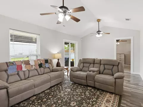Living - 636 Eubank St, Mabank, TX 75147 photo 4 of 5
