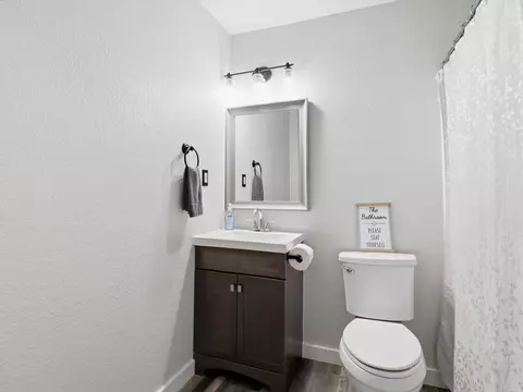 Bath - 636 Eubank St, Mabank, TX 75147 photo 3 of 3