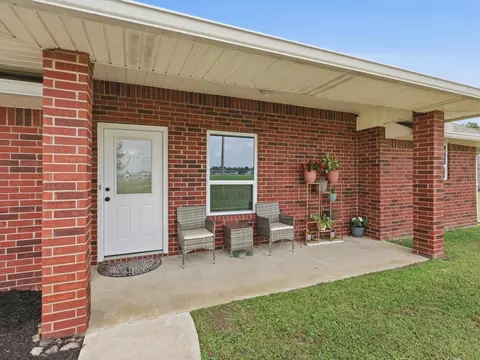 Exterior - 636 Eubank St, Mabank, TX 75147 photo 2 of 6