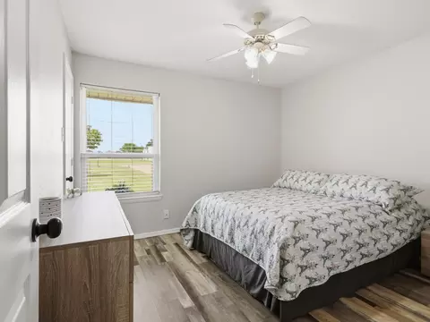 Bedroom - 636 Eubank St, Mabank, TX 75147 photo 4 of 5