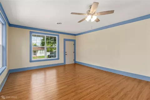 Living - 104 3rd St NW, Springhill, LA 71075 photo 3 of 9