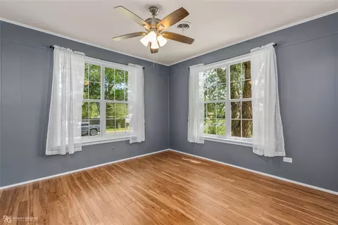 Living - 104 3rd St NW, Springhill, LA 71075 photo 9 of 9