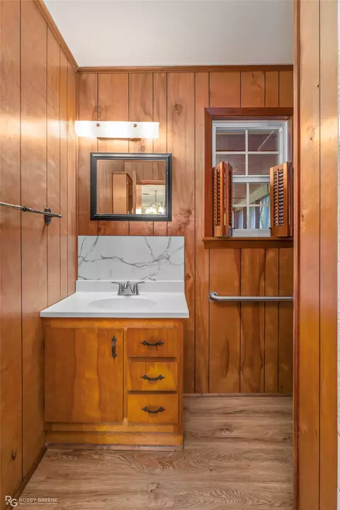 Bath - 104 3rd St NW, Springhill, LA 71075 photo 1 of 4