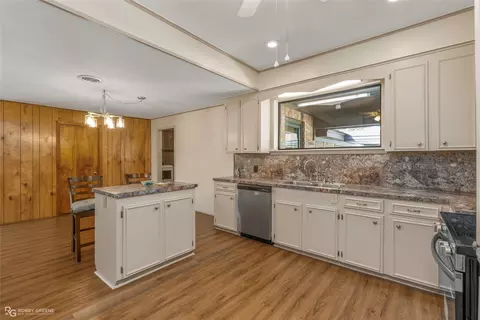 Kitchen - 104 3rd St NW, Springhill, LA 71075 photo 4 of 4