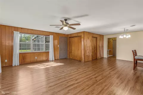 Living - 104 3rd St NW, Springhill, LA 71075 photo 7 of 9