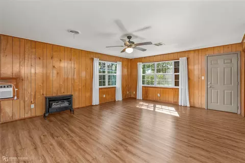 Living - 104 3rd St NW, Springhill, LA 71075 photo 4 of 9