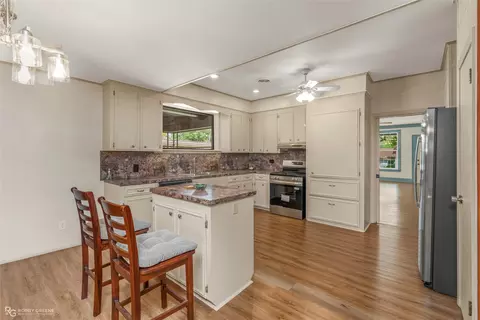 Kitchen - 104 3rd St NW, Springhill, LA 71075 photo 3 of 4