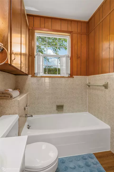 Bath - 104 3rd St NW, Springhill, LA 71075 photo 3 of 4