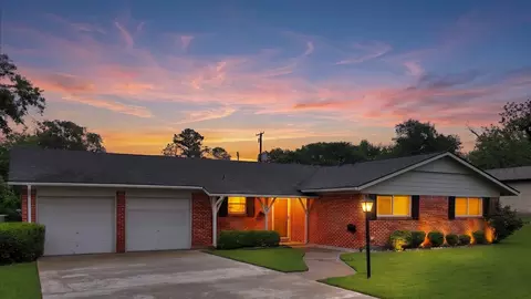 5621 Wedgworth Rd, Fort Worth, TX 76133