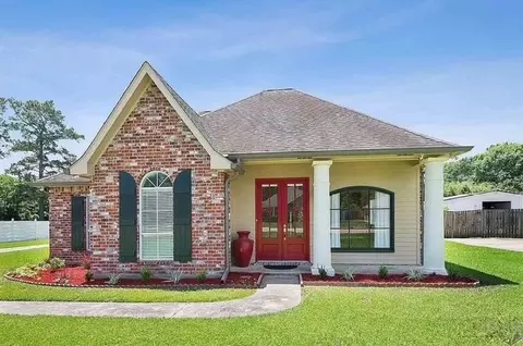 7432 Lake Meadow Dr, Denham Springs, LA 70706