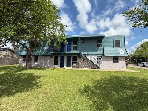 111 E Rogers St, Arlington, TX 76011