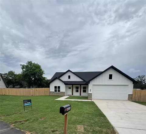 4000 Tahoe Ct, Granbury, TX 76048