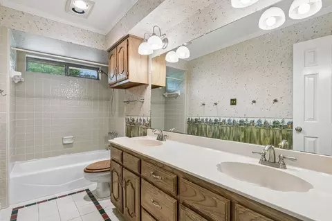 Bath - 1714 Blain Dr, Rowlett, TX 75088 photo 4 of 4