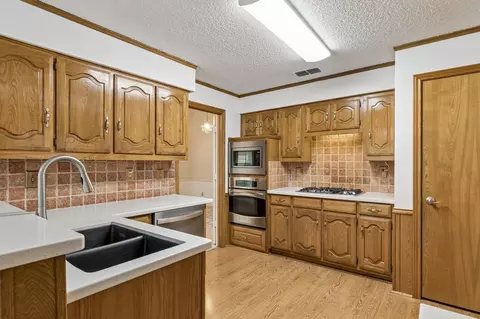 Kitchen - 1714 Blain Dr, Rowlett, TX 75088 photo 1 of 2