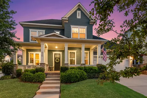 950 Mistletoe Dr, Lantana, TX 76226