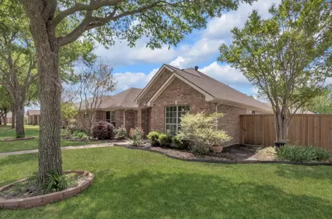 Exterior - 10109 Bent Tree Dr, Rowlett, TX 75089 photo 4 of 12
