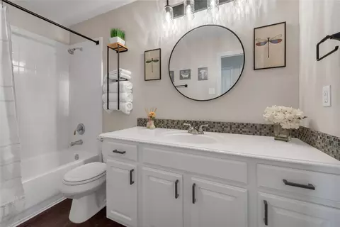 Bath - 10109 Bent Tree Dr, Rowlett, TX 75089 photo 1 of 3