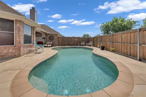 Exterior - 10109 Bent Tree Dr, Rowlett, TX 75089 photo 10 of 12