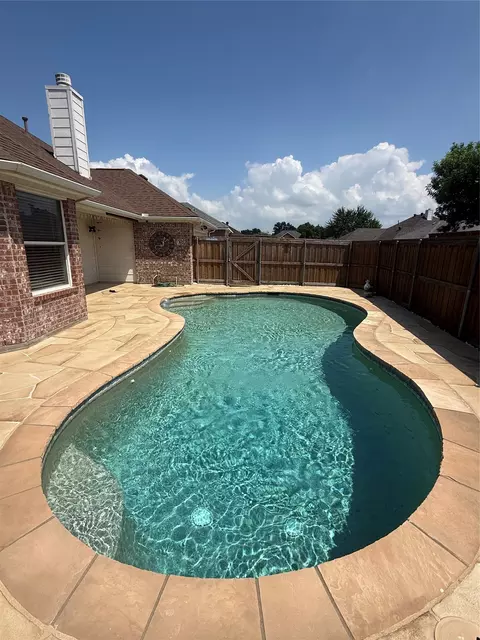 Exterior - 10109 Bent Tree Dr, Rowlett, TX 75089 photo 2 of 12