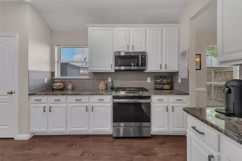 Kitchen - 10109 Bent Tree Dr, Rowlett, TX 75089 photo 3 of 3
