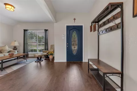 Entry Way - 10109 Bent Tree Dr, Rowlett, TX 75089 photo 2 of 2