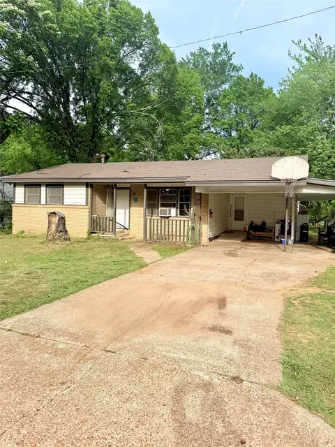330 24th St NW, Paris, TX 75460