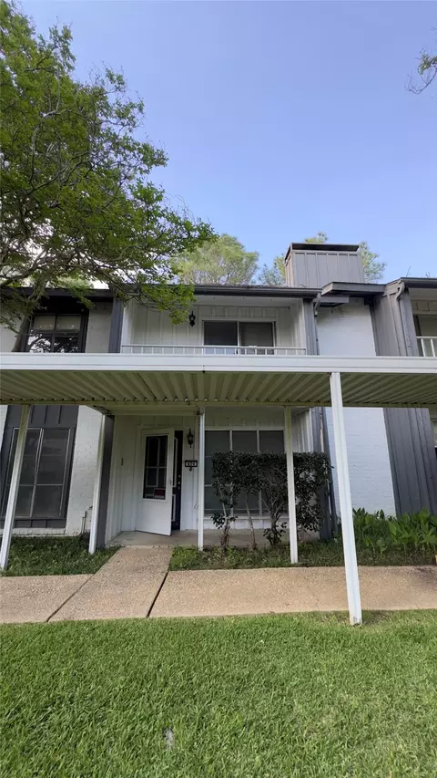 404 Hollyhill Ln #404, Denton, TX 76205