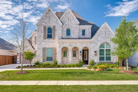 616 Saddle Crest Dr, Aubrey, TX 76227