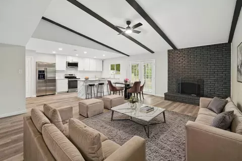 2221 Pennington Dr, Arlington, TX 76014