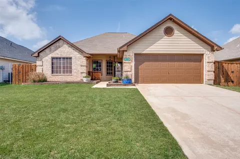 308 Glenview Dr, Aubrey, TX 76227