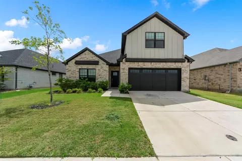 498 Oak Creek Dr, Lavon, TX 75166