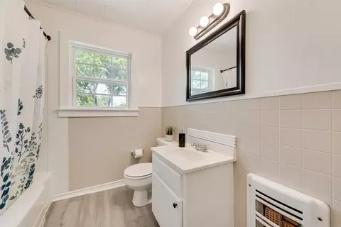 Bath - 205 E 7th St, Kaufman, TX 75142 photo 1 of 1