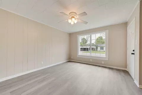 Living - 205 E 7th St, Kaufman, TX 75142 photo 3 of 6
