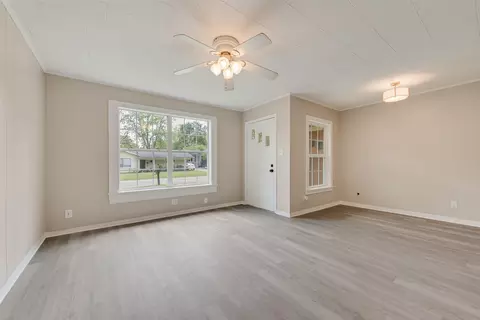 Living - 205 E 7th St, Kaufman, TX 75142 photo 2 of 6