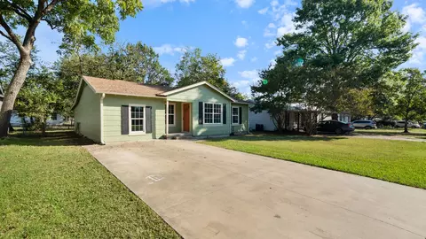 Exterior - 205 E 7th St, Kaufman, TX 75142 photo 3 of 7