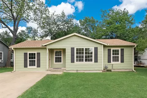 Exterior - 205 E 7th St, Kaufman, TX 75142 photo 2 of 7
