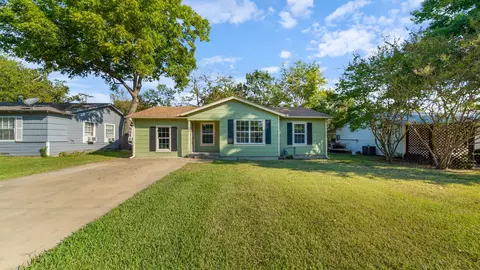 205 E 7th St, Kaufman, TX 75142