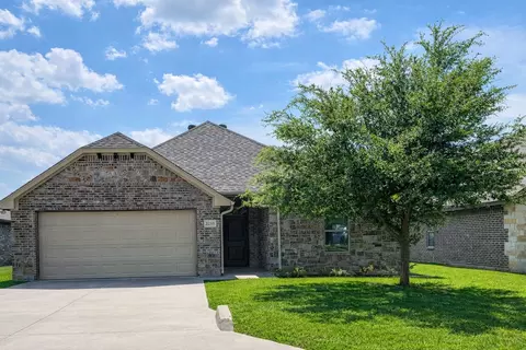 3210 Main St, Granbury, TX 76049