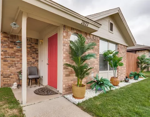 2021 Minnie Dr, Arlington, TX 76012